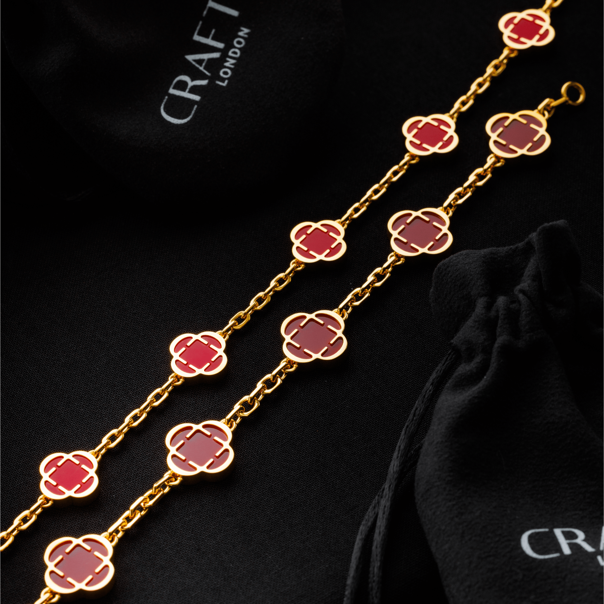 Light Red Clover Stone Necklace (Gold)